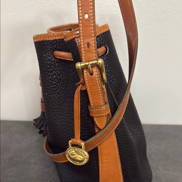 Vintage Dooney & Bourke Black and Tan Drawstring Shoulder Bag - Picture 8 of 16